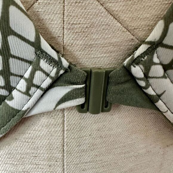 Victoria’s Secret Wear Everywhere push up green pineapple bra - Picture 6 of 10